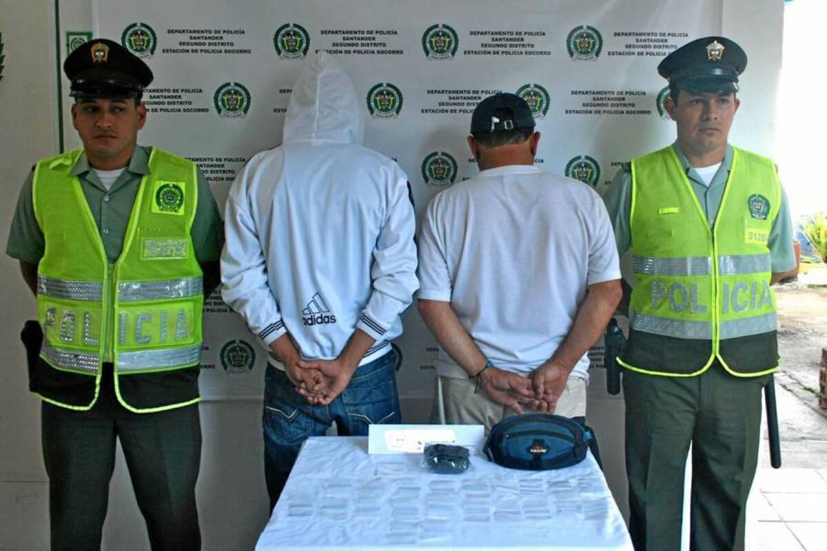 La captura de los dos individuos con cocaína se llevó a cabo en la calle 20 con carrera 8 del Socorro. (Foto: Suministrada/VANGUARDIA LIBERAL)