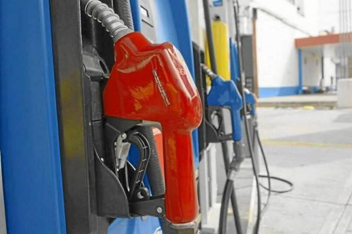 Se busca hacer un debate con los senadores sobre esta problemática, porque si bien es cierto que bajó 37 pesos, previamente el galón de combustible se había elevado 128,7 pesos de marzo al mes de abril y se mantiene entre los veinte más caros del mundo. (Foto: Archivo/VANGUARDIA LIBERAL)