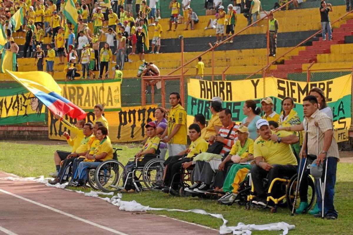 Trece hinchas en condición de discapacidad física no pierden partido del equipo de sus amores. (Foto: Jaime del Río / VANGUARDIA LIBERAL)
