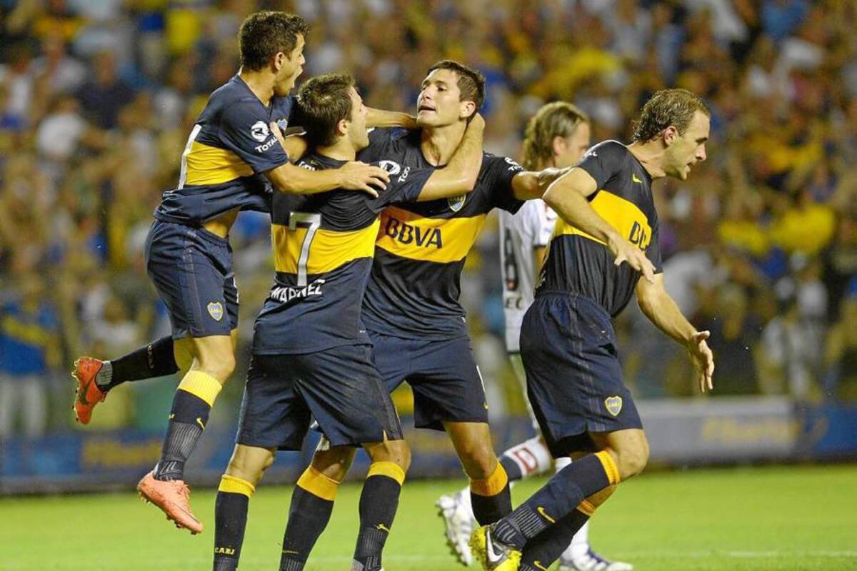 Guillermo Burdisso fue la gran figura de Boca Juniors, al anotar dos de los tres goles con los que su equipo derrotó a Quilmes en ‘La Bombonera’, en el partido correspondiente a la primera fecha de la liga argentina de fútbol. (Foto: AFP / VANGUARDIA LIBERAL)