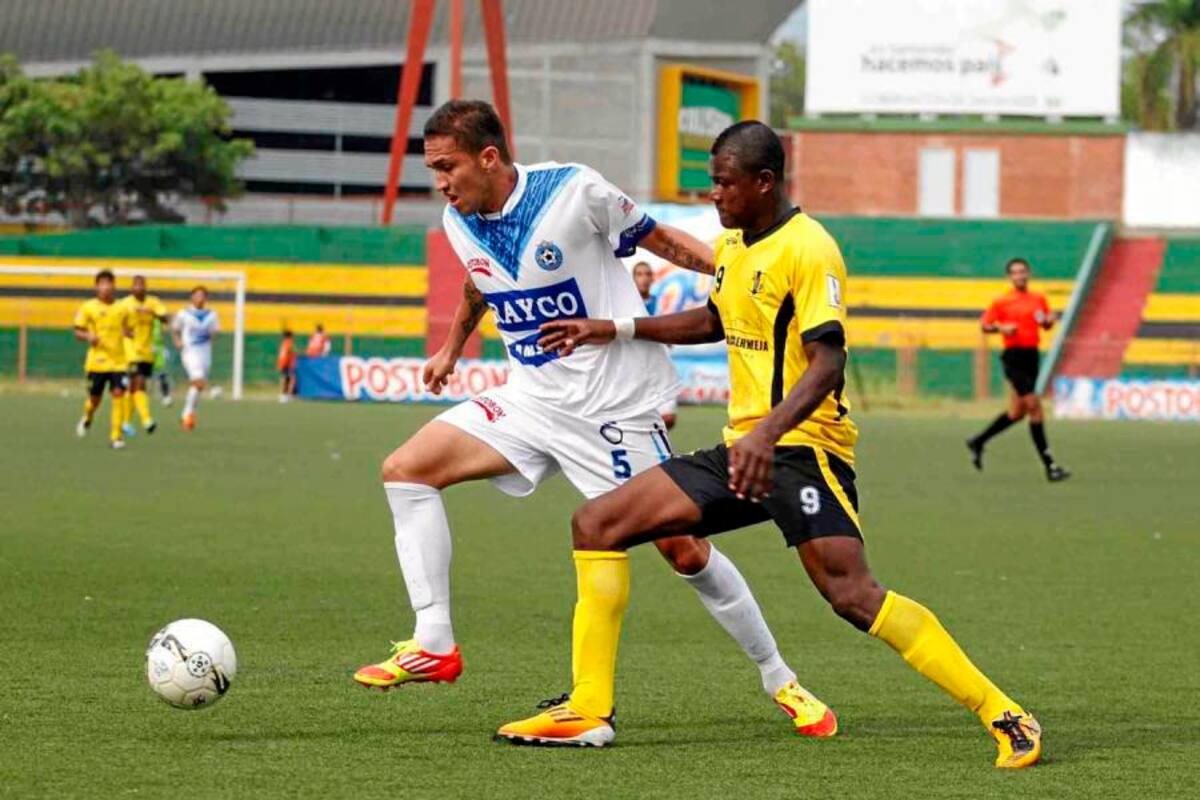 Real Santander buscará esta tarde una victoria ante Alianza petrolera para salir del fondo de la tabla del grupo C de la Copa Postobón y de paso mantener la paternidad ante el equipo de Barrancabermeja. (Foto: Archivo / VANGUARDIA LIBERAL)