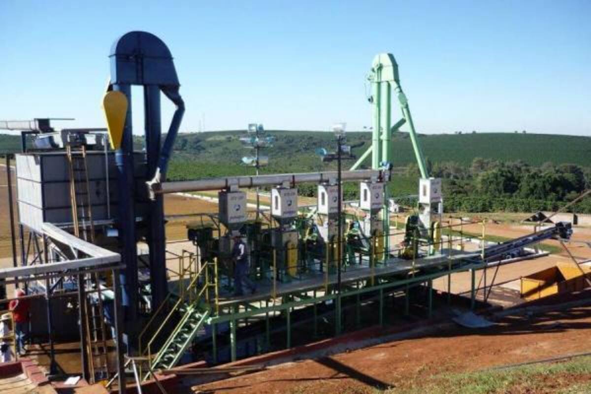 Esta es la máquina DCV-306, (despulpadora clasificadora de verdes) una de las instalaciones más importantes que ha hecho la empresa recientemente, para procesar cafés mezclados. La máquina está instalada en Brasil, lo que les abrió campo para instalar una ensambladora.(Foto: Suministrada/Vanguardia Liberal)