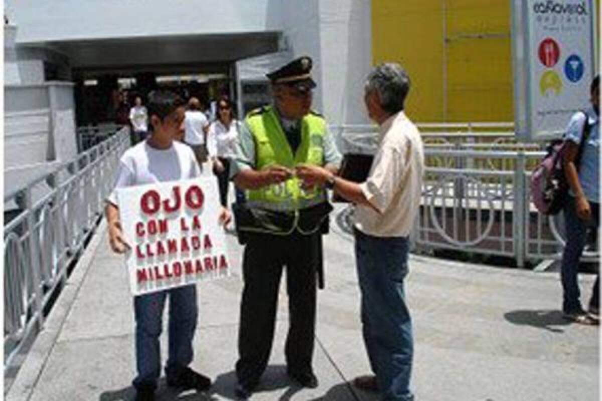 Por los diferentes sectores de Floridablanca, la policía municipal adelanta la campaña 'Tomemos conciencia de las cosas'.(Foto: Suministrada/VANGUARDIA LIBERAL)