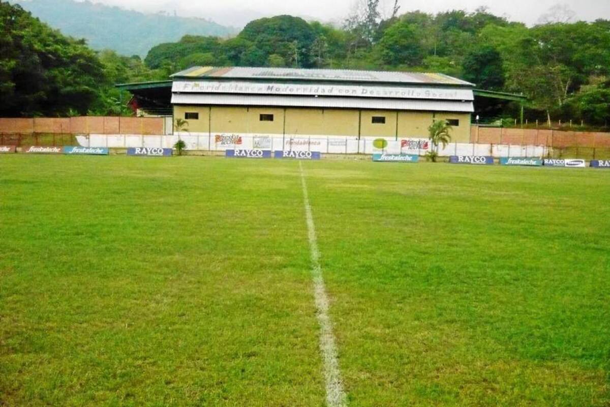 Según la visita técnica de la Federación Colombiana de Fútbol, el estadio local requiere de una tribuna movible si Alianza Petrolera llega a jugar en el municipio. (Foto: Archivo/VANGUARDIA LIBERAL)