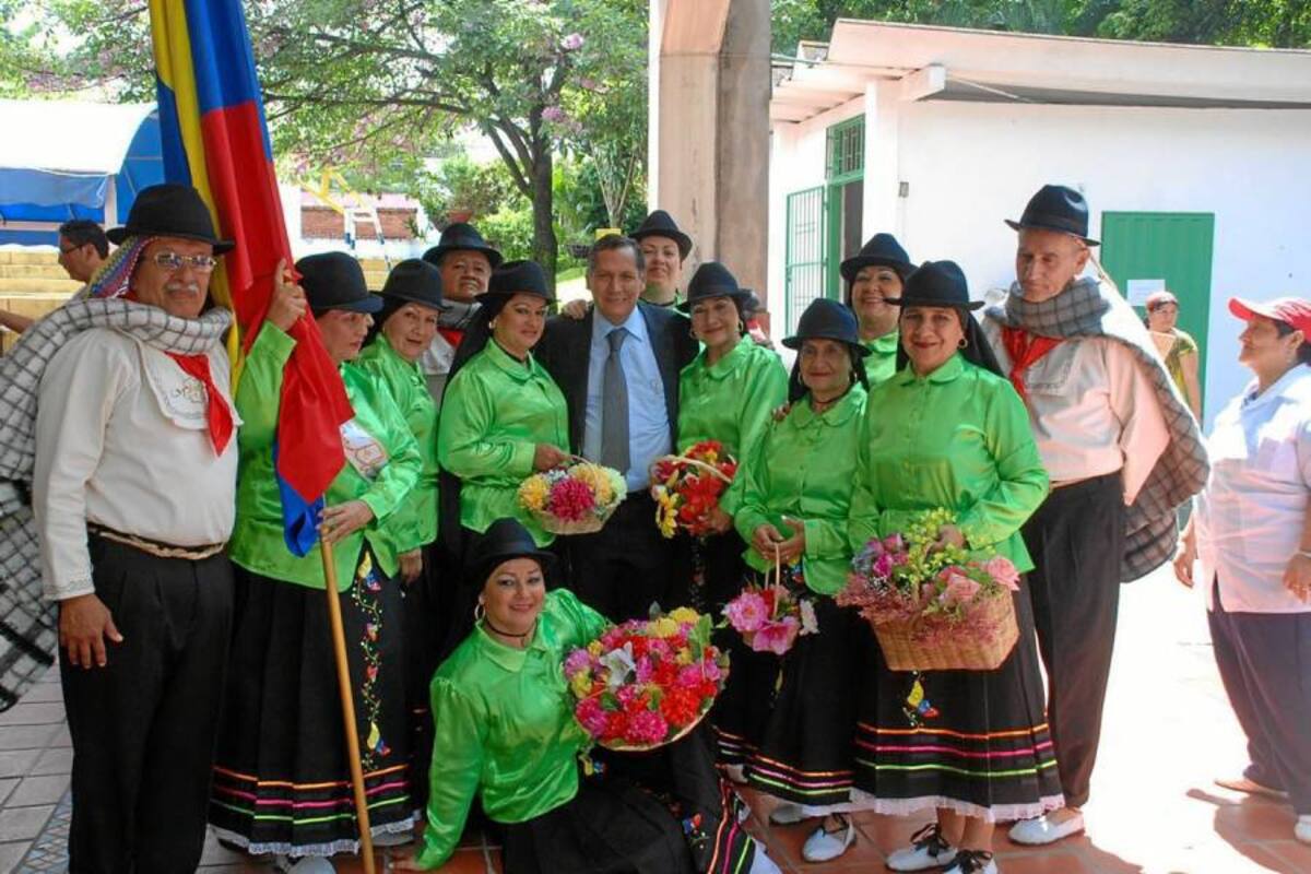 El grupo de danzas también participó en 2011 en el Reinado Nacional de la Belleza en Cartagena. (Foto: Archivo/VANGUARDIA LIBERAL)