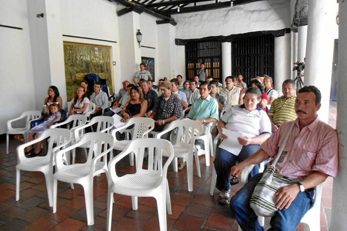 Abejas e insectos mueren por ahogamiento en la flor del Balso