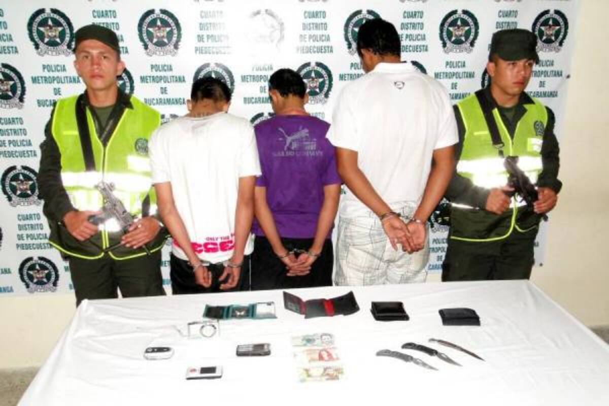 Los capturados quedaron a disposición de la Fiscalía por los delitos de porte ilegal de armas de fuego y hurto calificado.(Foto: Suministrada/VANGUARDIA LIBERAL )