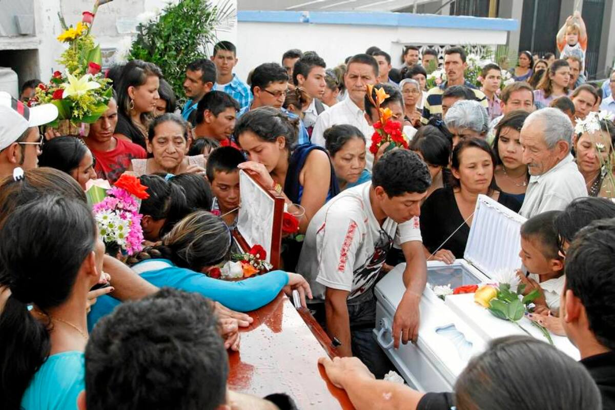 Elda Sofía Mora y Karen Angarita Mora, la mamá y la hija que perecieron en la avalancha registrada la mañana del viernes en el kilómetro 13 de la vía a Cúcuta. (Foto: Marco Valencia/ VANGUARDIA LIBERAL )