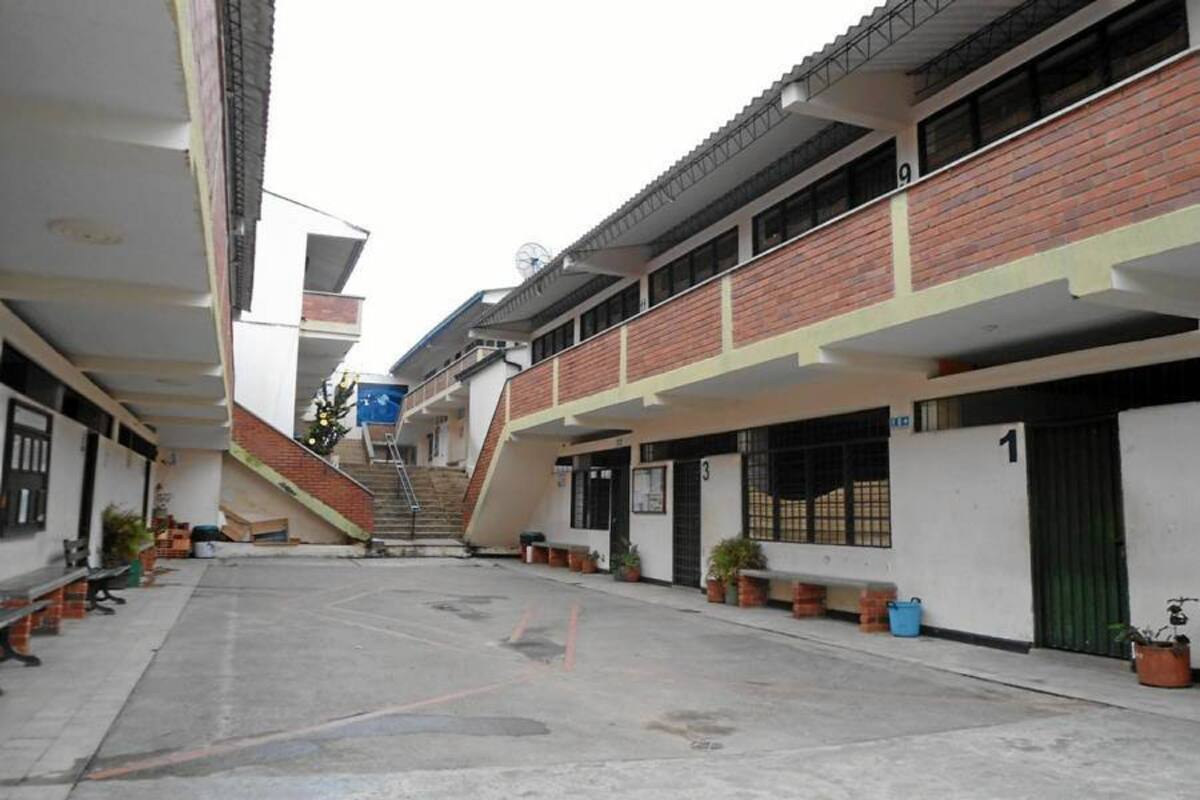 Desde el inicio del año escolar, estudiantes de algunos grados del colegio Eduardo Camacho Gamba, del municipio de Curití, no han recibido clases en las áreas de sociales, inglés y lengua castellana. Mediante tutela, padres de familia piden al gobierno departamental el nombramiento de los 4 docentes (Foto: Nancy Acuña R. /VANGUARDIA LIBERAL)