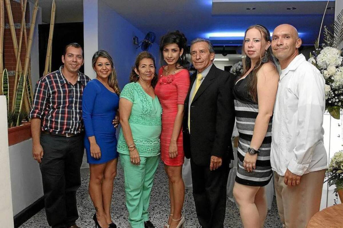 Óscar Bernal, Paola Cely, Gladys Herrera, Andrea Milena Bernal, Henry Bernal, Yesenia Arenas y Fredy Bernal. (Foto: Mauricio Betancourt/ VANGUARDIA LIBERAL)