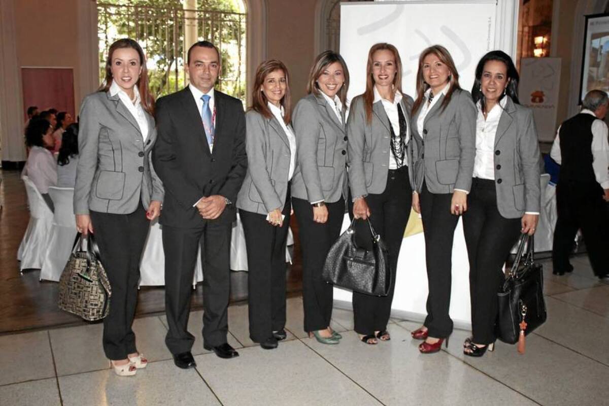 Yahaira Luna, Jorge Serrano, Rosa Imelda Cárdenas, Aura María Gómez, Martha Juliana Pinzón, Yaneth Suárez y Johana Ávila. (Foto: Javier Gutiérrez / VANGUARDIA LIBERAL)