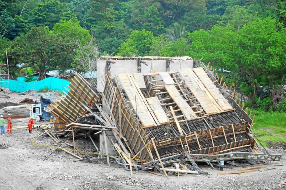 Tras la caída de uno de los cabezales del Puente La Cascajera, donde resultaron heridos 10 obreros de la obra, el Consorcio Constructor Ruta del Sol, encargado de las obras de construcción de los pilotes, anunció que entregarán los resultados para establecer los motivos del grave accidente. (Foto: Javier Alvarado/VANGUARDIA LIBERAL)