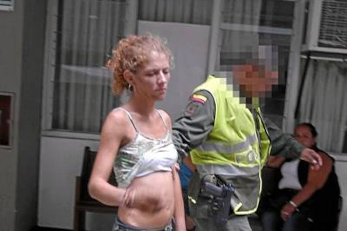 Alias ‘Barbie’ fue trasladada por las autoridades a la Unidad de Reacción Inmediata, URI, tras agredir a un habitante del sector de ‘La Olla’.