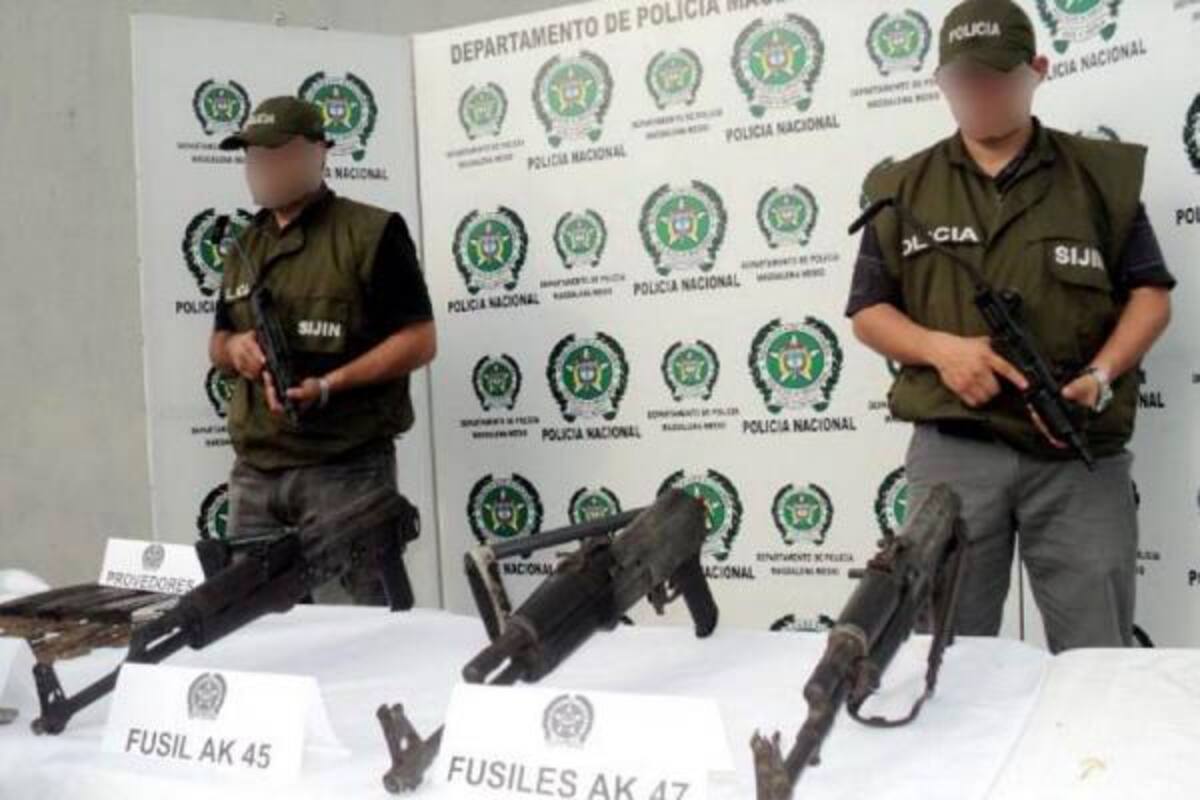 En zona rural del municipio de Yondó, unidades policiales encontraron una caleta con tres fusiles y municiones. Según el reporte oficial, pertenecería a la banda criminal de 'Los Urabeños'.(Foto: Suministrada/VANGUARDIA LIBERAL)