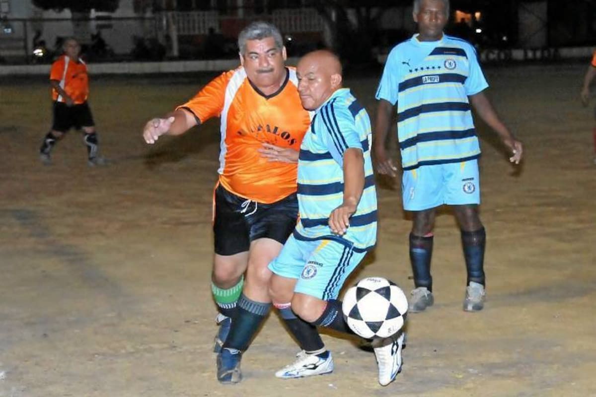 La Esperanza y el Trébol se enfrentarán este fin de semana por el torneo de ‘barriada’ Pelaos Mayores de 50 años. (Foto: Archivo/VANGUARDIA LIBERAL)