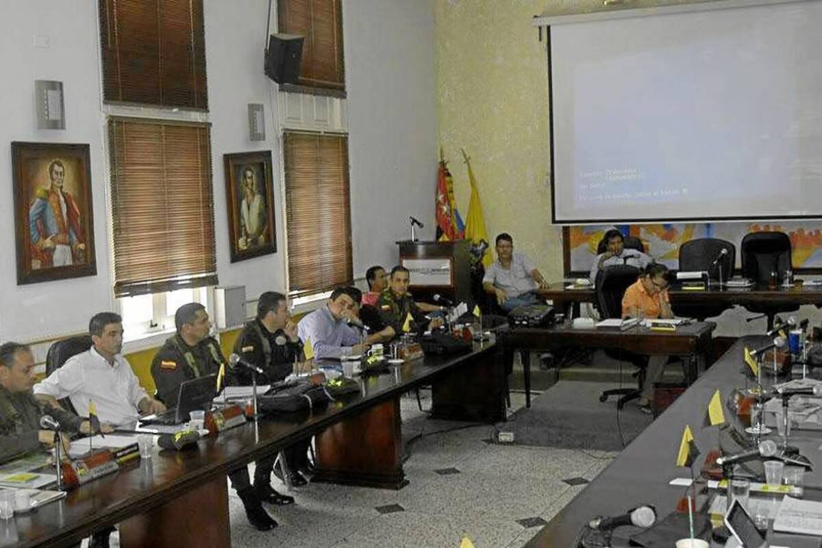 A la sesión del Concejo asistieron las autoridades policiales del Magdalena Medio y el secretario de Gobierno para tratar temas relacionados con la seguridad y la imagen del Puerto Petrolero. (Foto: Edgar Pernett/VANGUARDIA LIBERAL )