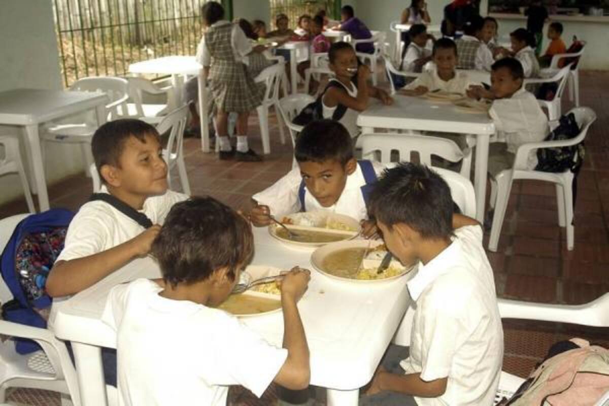 A pesar de las promesas de pago, aún las 32 manipuladoras que preparan los alimentos de los restaurantes escolares de Puerto Wilches no reciben sus sueldos atrasados.(Foto: Archivo/VANGUARDIA LIBERAL)
