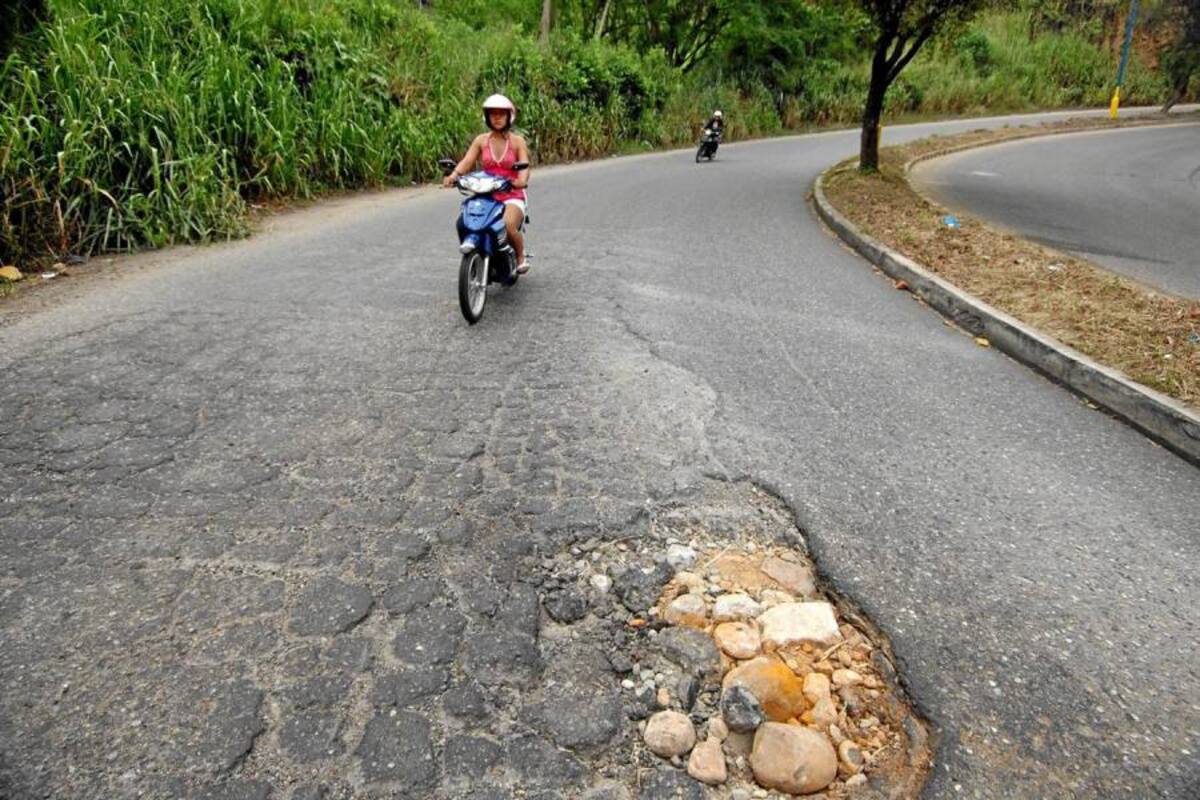 Calles de la Ciudadela no aguantan ni un hueco más (Foto: Jaime del Río / VANGUARDIA LIBERAL)