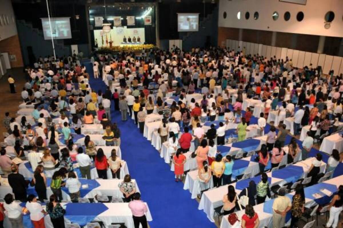 La asistencia al X Congreso Nacional Integral en la Educación superó las expectativas de los organizadores con más de 900 participantes, entre docentes, rectores y empresarios. En los 16 años que lleva el programa Líderes del Siglo XXI, 1.100 instituciones educativas se han beneficiado. Este año se mantienen vinculados 588 colegios y 231 empresas, incluyendo varias organizaciones de Ecuador.(Foto: Suministrada / VANGUARDIA LIBERAL)