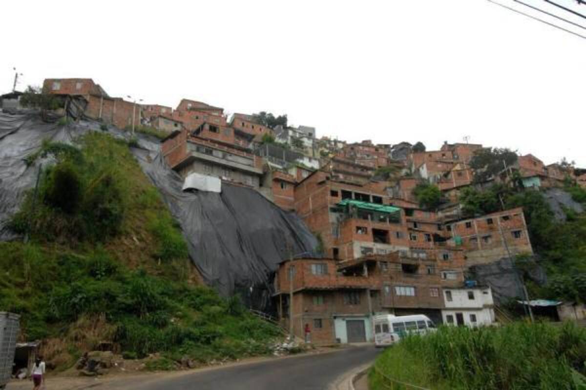 De acuerdo con lo mencionado por la edil, los plásticos del barrio Morrorrico y la Comuna 14 fueron entregados por la Gobernación y el Clopad.(Foto: Jaime Del Río Quiroga/VANGUARDIA LIBERAL )