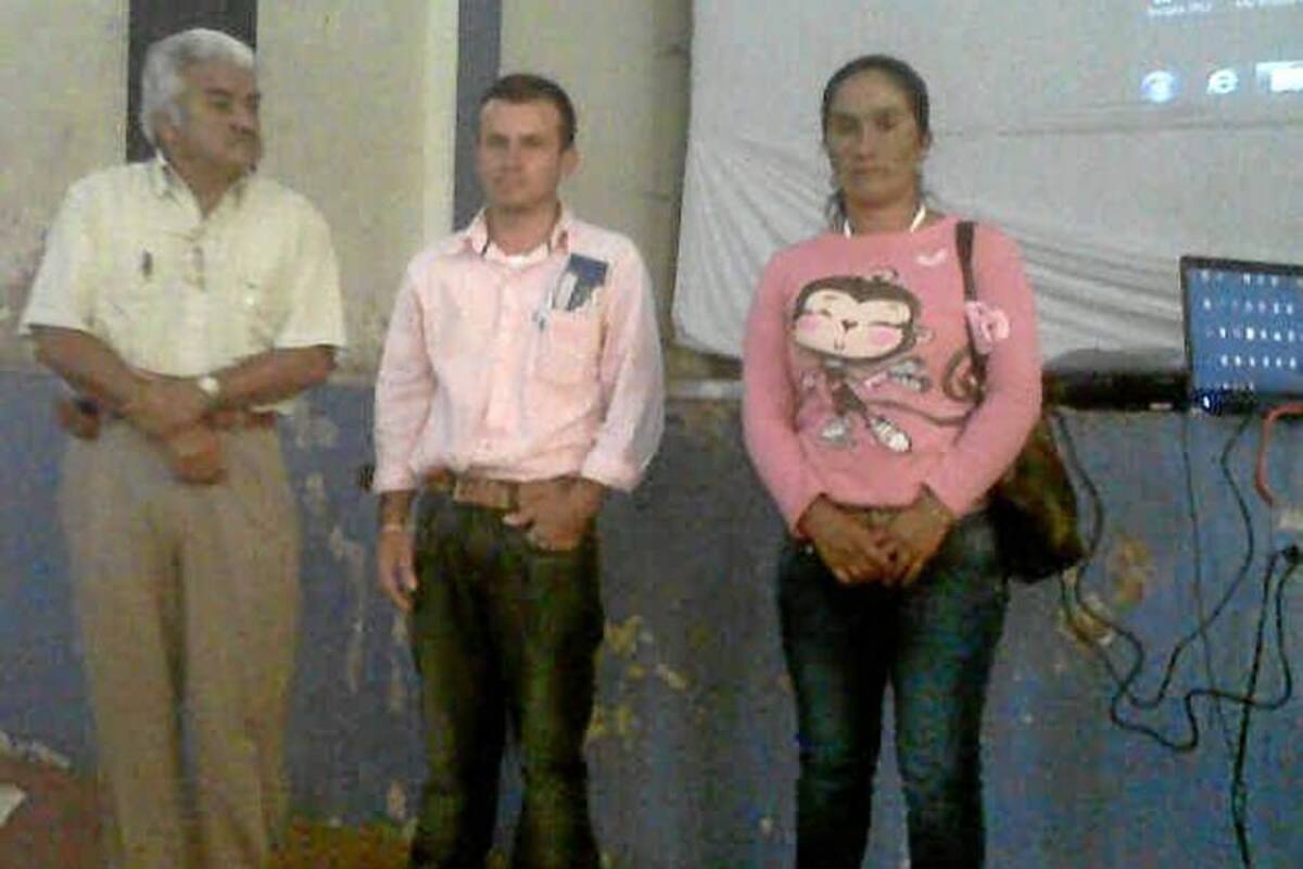 En la gráfica, Carlos Arturo Rey Cortés, José Miguel Rodríguez Alvarado y Sandra Milena Osorio Cárdenas, quienes fueron electos como representantes de los usuarios al comité de estratificación de Oiba. (Foto: Luis Fernando Martínez V./VANGUARDIA LIBERAL)