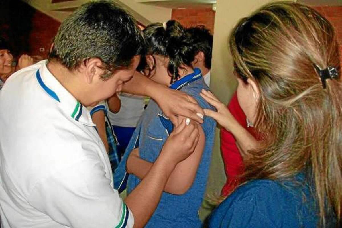 En el municipio de Guadalupe el Hospital efectuará la instalación de la jornada mañana en el parque principal, para que todos los jóvenes se acerquen y reciban su vacuna. Estará el alcalde, el gerente de la E.S.E. Luis Roberto Cárdenas y demás personal a cargo de la actividad. (Foto: Nancy Gómez /VANGUARDIA LIBERAL)
