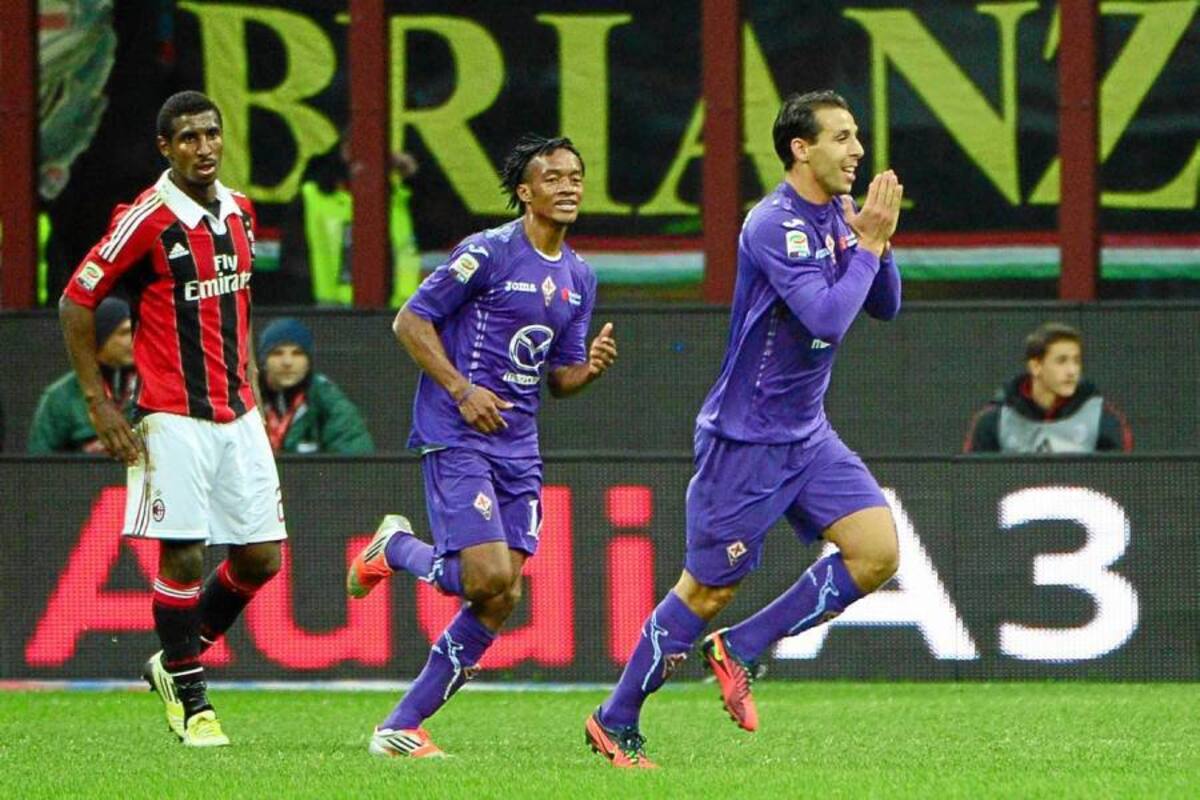 El colombiano Juan Guillermo Cuadrado fue gran protagonista en la victoria de la Fiorentina ante el Milán por 3 -1 en el propio ‘Giuseppe Meazza’. (Foto: AFP / VANGUARDIA LIBERAL)