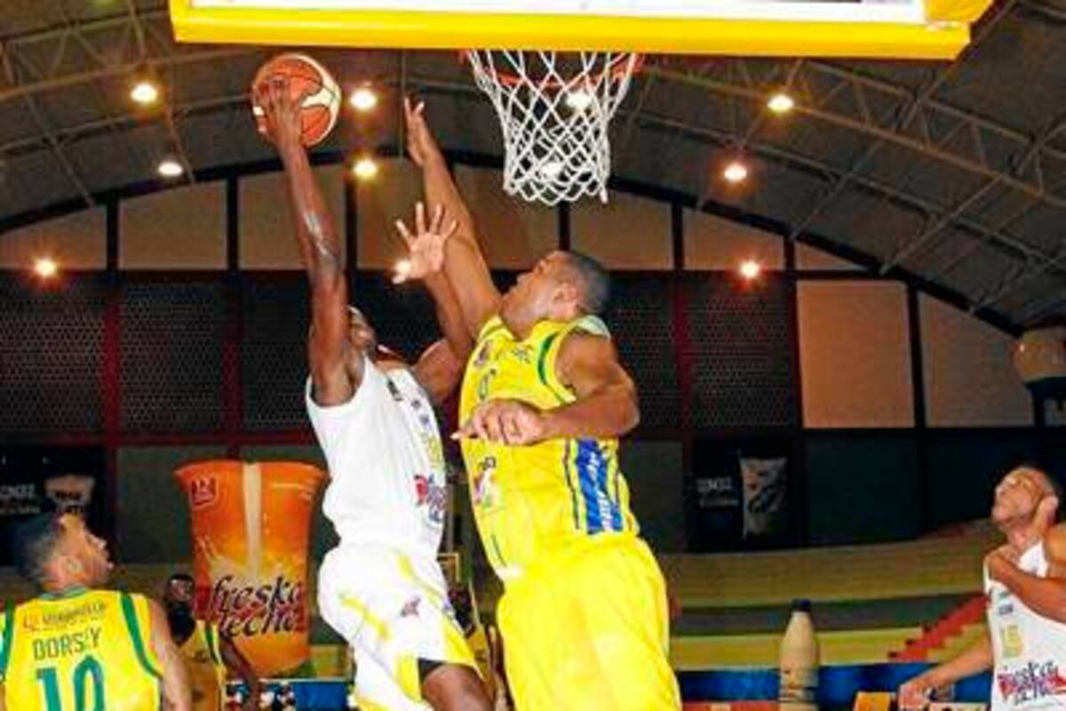 Hoy y mañana sobre las 8:00 p.m. Búkaros cerrará su participación en la primera fase de la Liga Directv de Baloncesto cuando visite a Once Caldas en Manizales. (Foto: Archivo / VANGUARDIA LIBERAL)