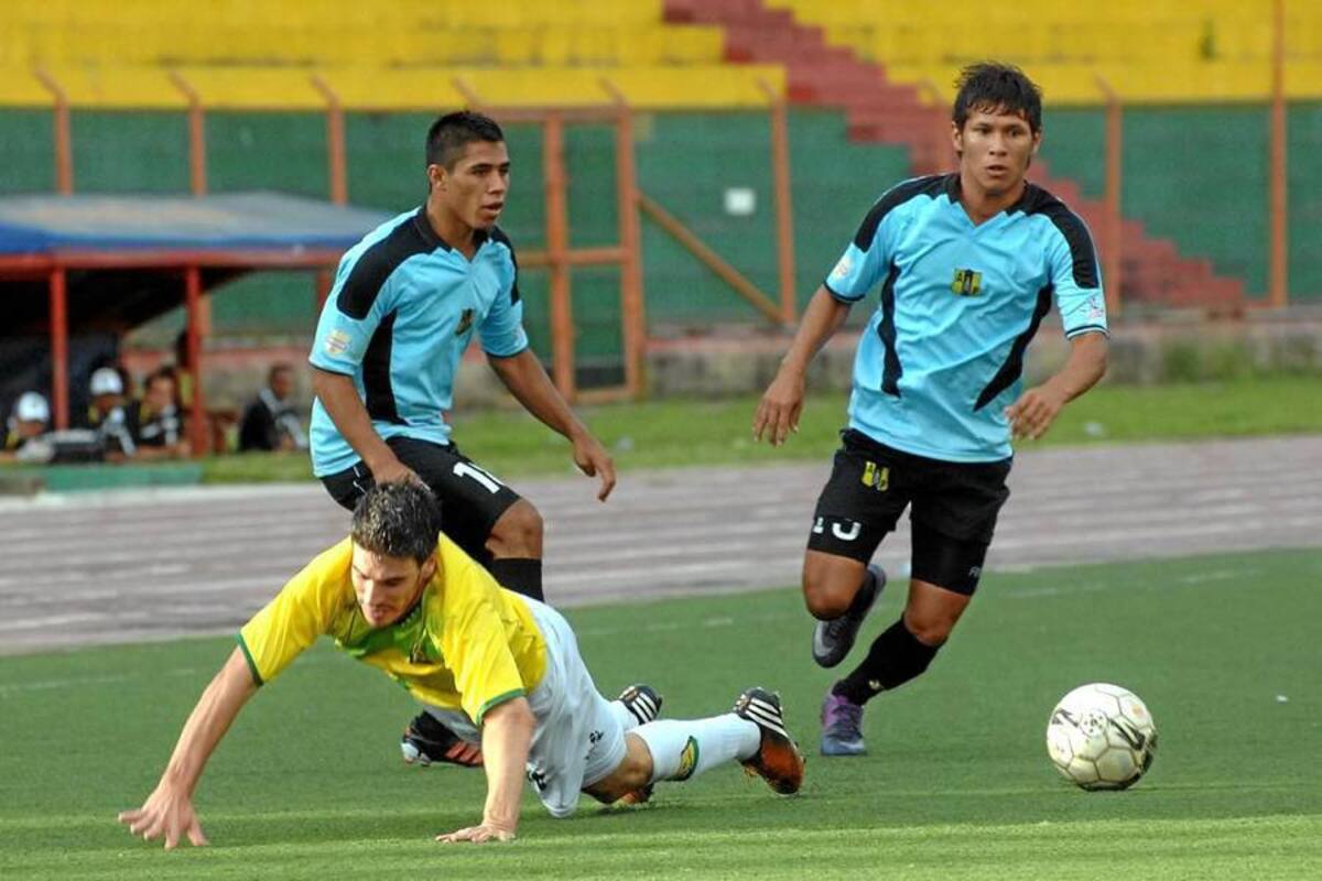 Atlético Bucaramanga nuevamente sucumbió ante Alianza Petrolera, que con su victoria 2 – 0 se convirtió en el primer finalista del Torneo Postobón II. (Foto: Archivo / VANGUARDIA LIBERAL )