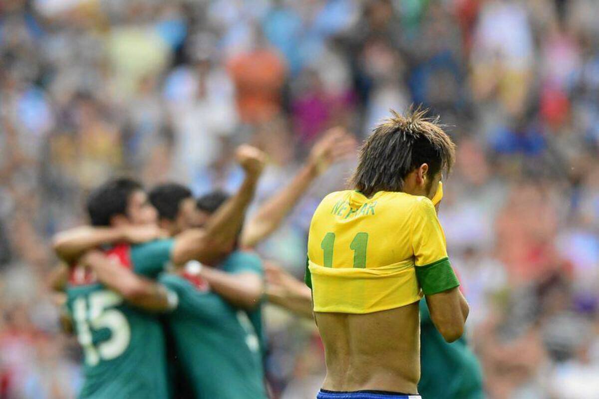 México, que ganó ayer 2-1 a Brasil en el duelo por el oro de Londres-2012, volvió a amargar a la Seleçao por quinta vez en una final, después de hacerlo en 2005 en la del Mundial Sub-17, en 1999 en Copa Confederaciones y en dos ediciones de la Copa de Oro (1996 y 2003). (Foto: AFP / VANGUARDIA LIBERAL)