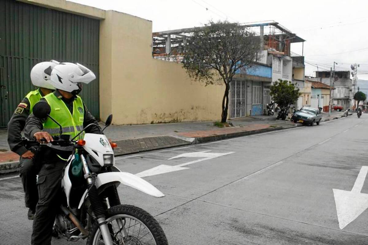 El hurto ocurrió a las 12:00 del mediodía de ayer en la calle 11 entre carreras 19 y 20, en Bucaramanga. (Foto: Marco Valencia/VANGUARDIA LIBERAL)