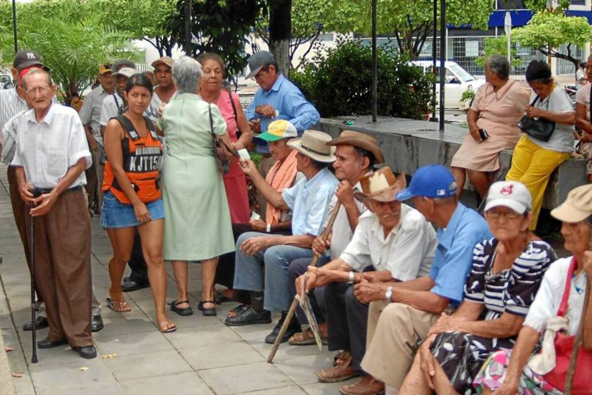 Un llamado a 468 adultos mayores beneficiados del programa Ppsam, hizo el Gobierno a fin de que reclamen sus subsidios antes del 24 de Mayo. (Foto: Archivo/VANGUARDIA LIBERAL)