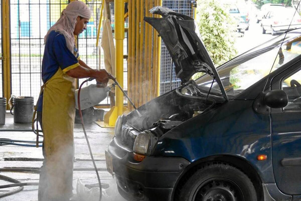 Las autoridades ambientales adelantan inspecciones a los lavaderos de carros para determinar si tienen los elementos mínimos de control ambiental como rejillas entre otros. (Foto: Suministrada/ VANGUARDIA LIBERAL )
