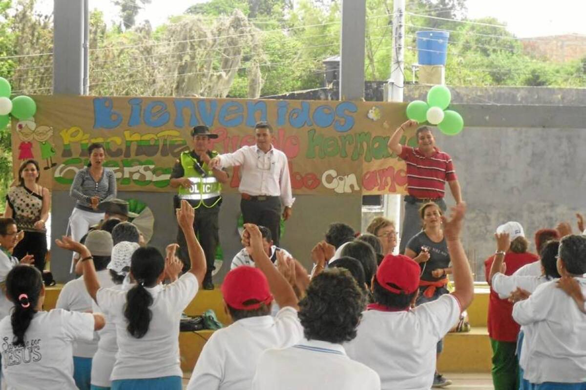 Actos desarrollados en el marco de la jornada de integración entre los adultos mayores de Güepsa y Pinchote, que contó con la presencia de 200 participantes. (Foto: Luis Fernando Martínez Vargas /VANGUARDIA LIBERAL)