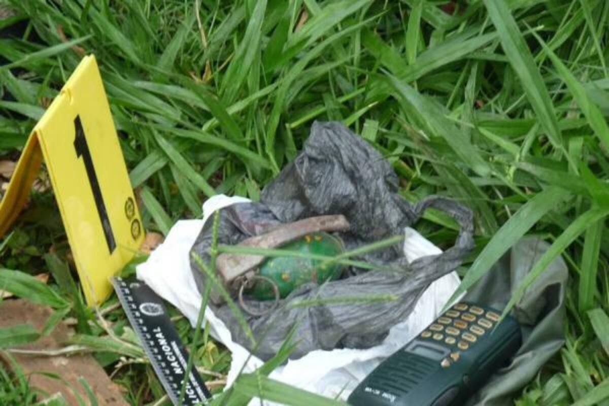 Una granada y un radio fueron incautados por el Batallón José Antonio Galán, en el municipio de Barbosa.(Foto: Suministrada/VANGUARDIA LIBERAL)