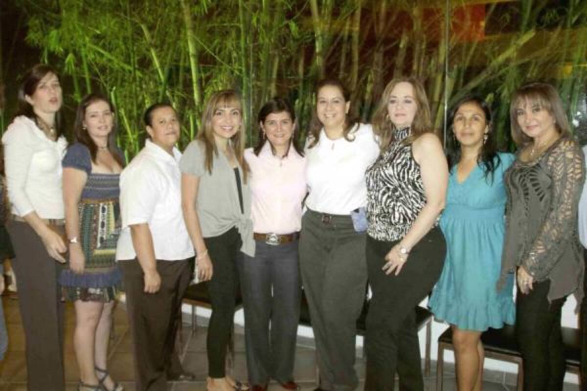 Lisa Piñeres, Fabiola Londoño, Claudia Patiño, Gloria Inés Carvajal, Liliana Paba, María Eugenia Carreño, Zoraida D' Silva, Margarita Ramírez, Marilin Jaimes, Julia Arrieta y Manuel Castro.