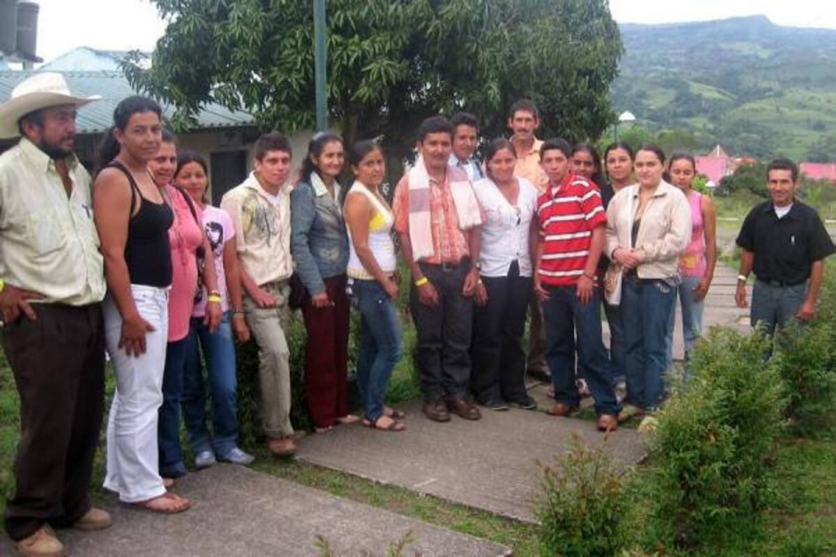 En la imagen están algunos productores de bananito y mora que reciben capacitación sobre asociatividad.(Foto: Nancy Acuña R /VANGUARDIA LIBERAL)
