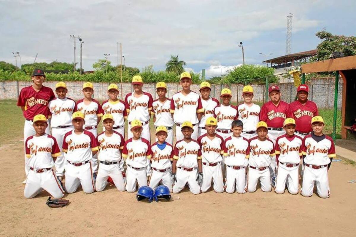 Esta es la formación del Club Infantas, instalada en semifinales. (Foto: Edgar Pernett/VANGUARDIA LIBERAL)