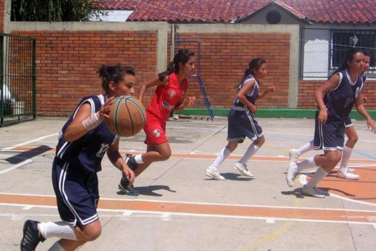 Vale la pena recordar que previo a este certamen, durante el Campeonato del Colegio De Árbitros que se desarrolló recientemente en Socorro, otra jugadora del Club Young People, Ingrid Sandoval, destacó también como la "mayor encestadora". (Foto: Archivo/VANGUARDIA LIBERAL)