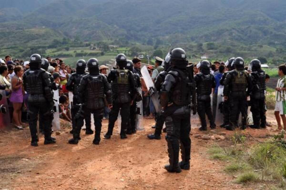 El terreno aledaño a la Ciudadela Nuevo Girón, que había sido invadido en las últimas horas, fue recuperado por las autoridades.(Foto: Suministrada/VANGUARDIA LIBERAL )