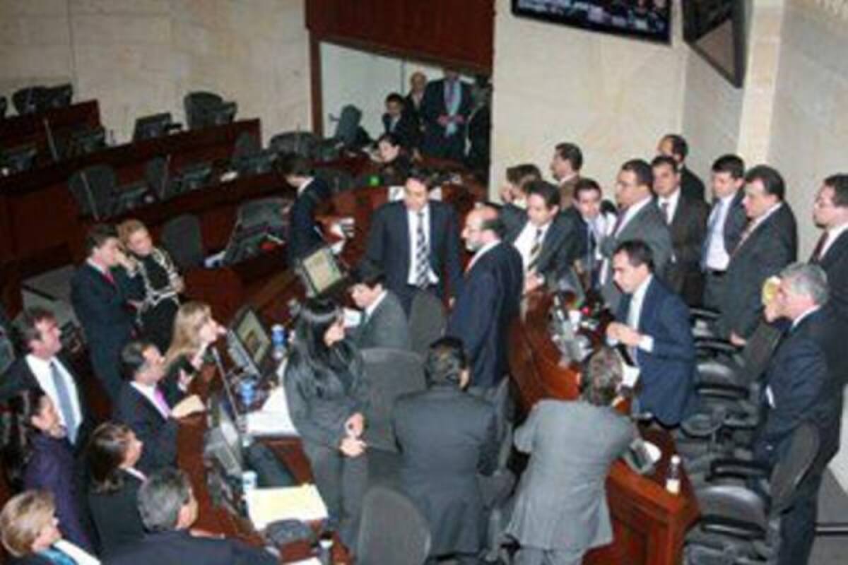 Con una mayoría arrasadora, el proyecto que reforma el sistema de distribución de las regalías en Colombia superó su primer trámite en el Senado. Ahora pasa a Cámara. Aún le faltas seis debates más.(Foto: Prensa Senado / VANGUARDIA LIBERAL)