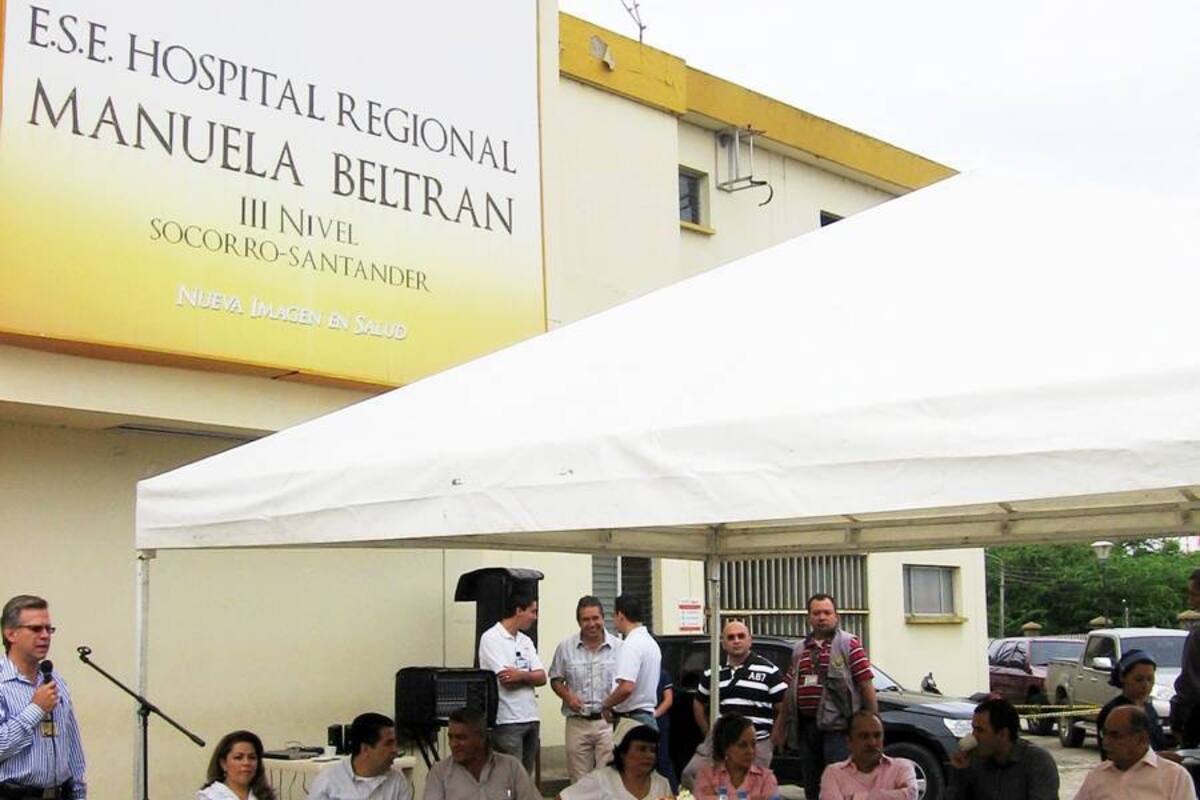 El acto de formalización del comienzo de las obras de la central de urgencias tuvo lugar ayer en la mañana, en la zona de urgencias. Las nuevas instalaciones contarán con seis salas de procedimientos. (Foto: Nancy Gómez/VANGUARDIA LIBERAL)