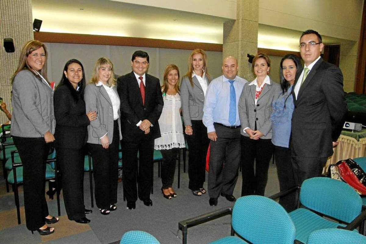 Sharon Luna, Leidy Paola Urquijo, Claudia Patricia Plazas, Omar Suescún, Claudia Ávila, Martha Juliana Pinzón, Julián Alberto Rueda, Monserrat Naranjo Junoy, Johanna Ávila y Daniel Camilo Balaguera. (Foto: Foto: Javier Gutiérrez / VANGUARDIA LIBERAL)