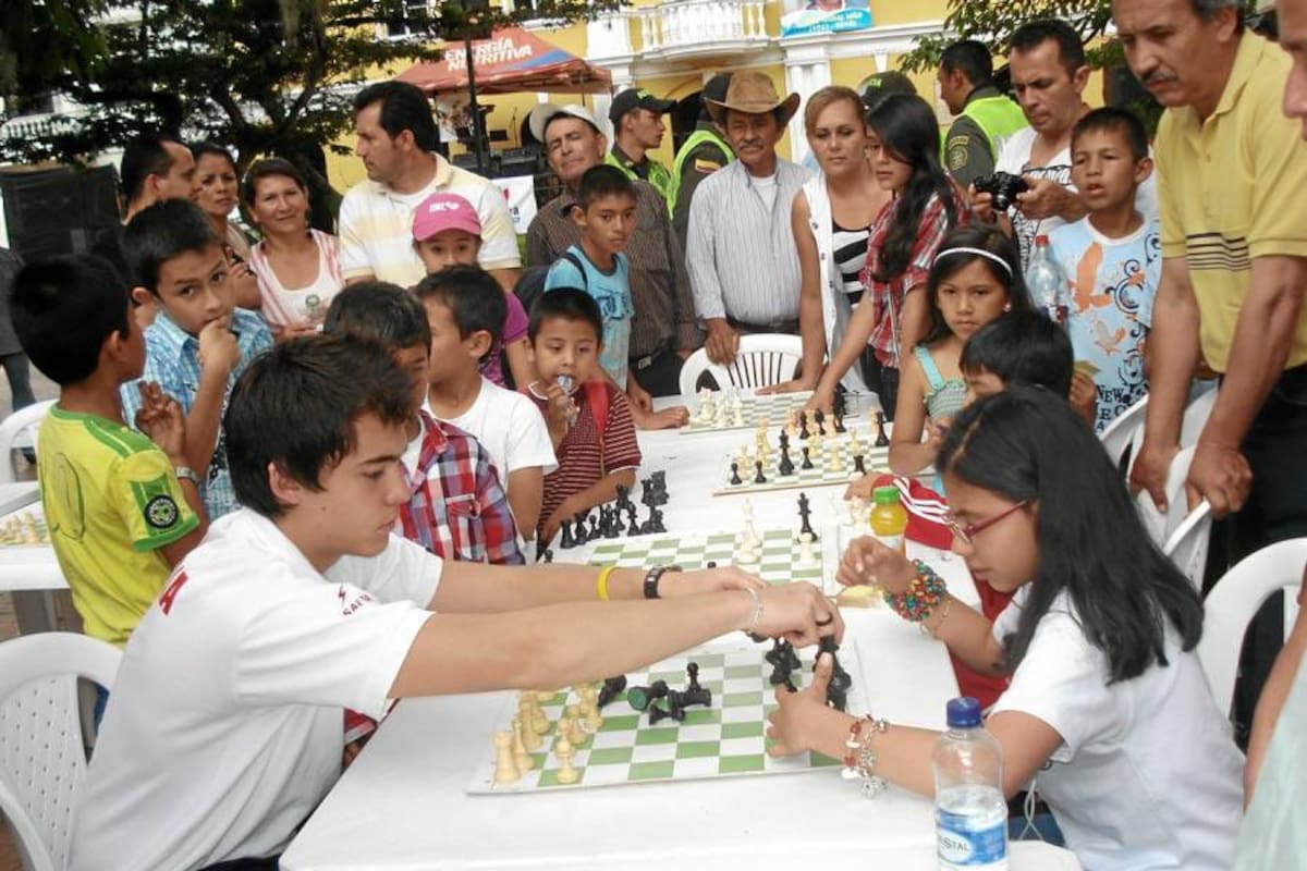 Muy concurrido estuvo el primer torneo de ajedrez en Moniquirá que contó con la presencia del Joshua Ruíz Castillo, subcampeón mundial y panamericano, quien se ha destacado con sus escasos 15 años, a nivel internacional. (Foto: Suministrada/VANGUARDIA LIBERAL)
