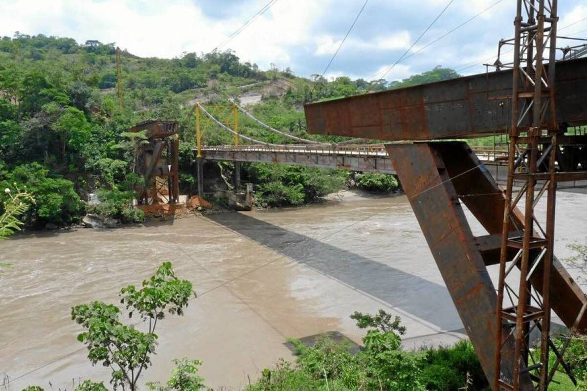 El Invías espera que el nuevo puente La Paz sería terminado a finales de 2012. (Foto: Archivo/VANGUARDIA LIBERAL)