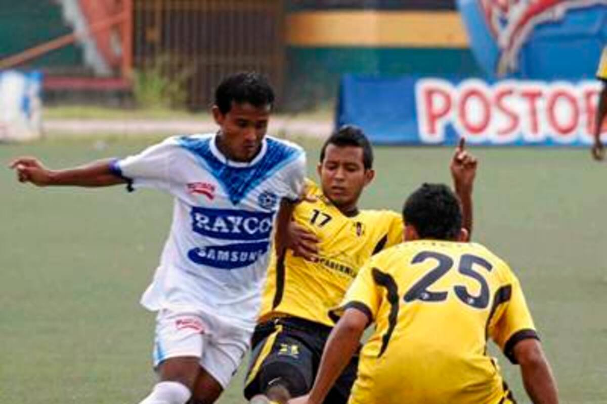 El Alianza Petrolera jugará ahora sus partidos de local en la cancha sintética del estadio Alfonso López de Bucaramanga. (Foto: Archivo/VANGUARDIA LIBERAL)