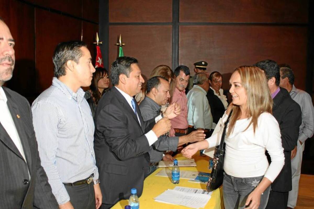 El gobernador de Santander, Richard Aguilar Villa, y el alcalde de Bucaramanga, Luis Francisco Bohórquez Pedraza, presidieron el acto de posesión de los nuevos comuneros. Junto a ellos estuvieron algunos miembros del gabinete, senadores y representantes a la Cámara de Santander. (Foto: Nelson Díaz / VANGUARDIA LIBERAL)