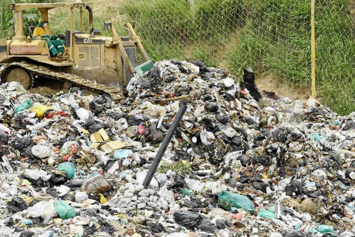 La cárcava que se está usando en El Carrasco tiene capacidad para recibir basuras hasta diciembre de este año. Por esta razón, la Emab decidió adecuar una nueva celda transitoria en el relleno. (Foto: Archivo / VANGUARDIA LIBERAL)