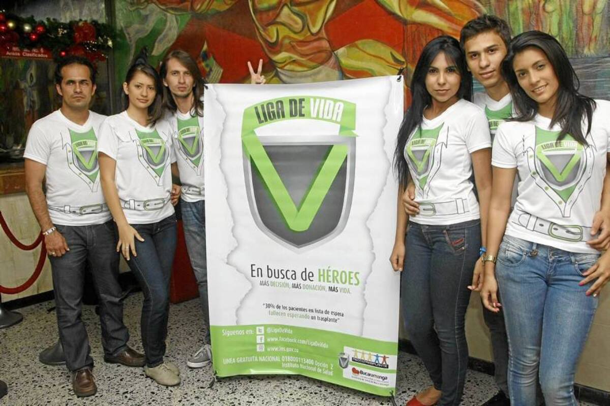 Camilo Galvis, Daira Rueda, Pedro Vesga, Lizeth Gutiérrez, Daniel Calderón y Daniela Caballero son algunos de los universitarios que promueven la campaña denominada: ‘Liga de Vida’. (Foto: Foto: César Flórez León / VANGUARDIA LIBERAL )