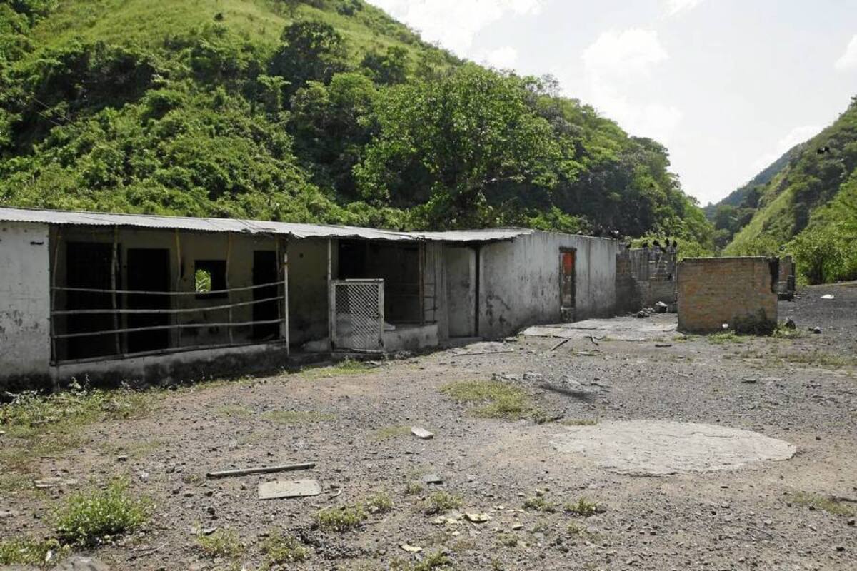 En este sitio, situado en Bocas, personas inescrupulosas sacrificaban de manera ilegal bovinos y equinos. Las autoridades sanitarias sellaron el sitio y, de paso, sancionaron a los responsables de este tipo de negocios fraudulentos. (Foto: César Flórez León / VANGUARDIA LIBERAL)